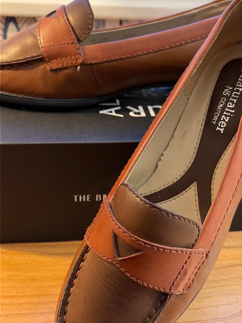 Naturalizer WIDE Women’s Two-Tone Brown Leather Penny Loafers